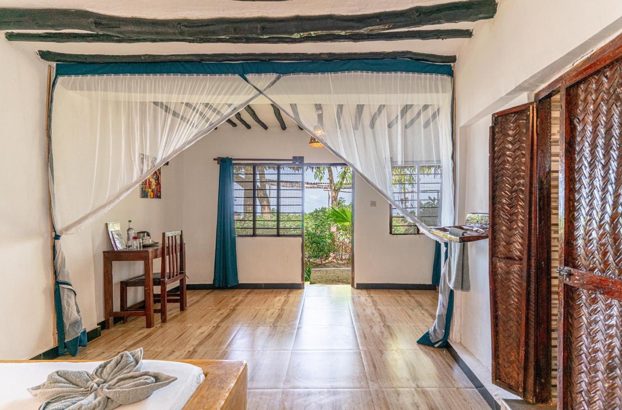 Red Monkey Beach Lodge Jambiani  Exterior photo